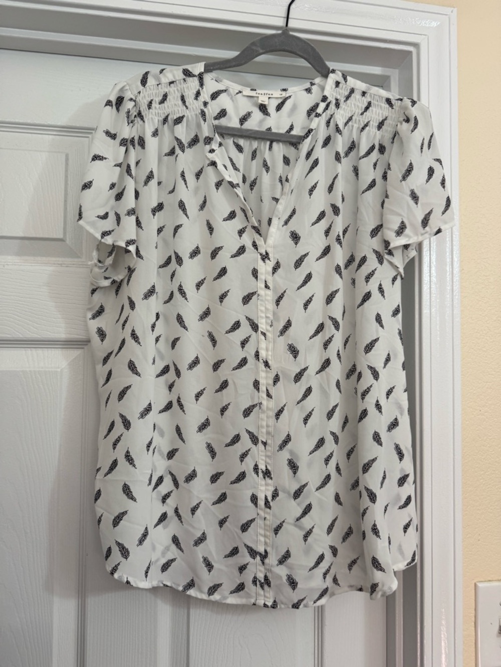 Fun2 fun White Short-Sleeve Button Front Blouse with Black Leaf Print
